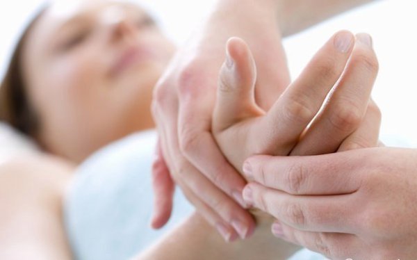 Болит спина долго стою хожу не болит