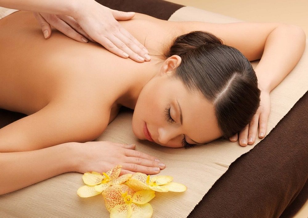 Массаж способствует повышению общего жизненного тонуса и укреплению иммунитета