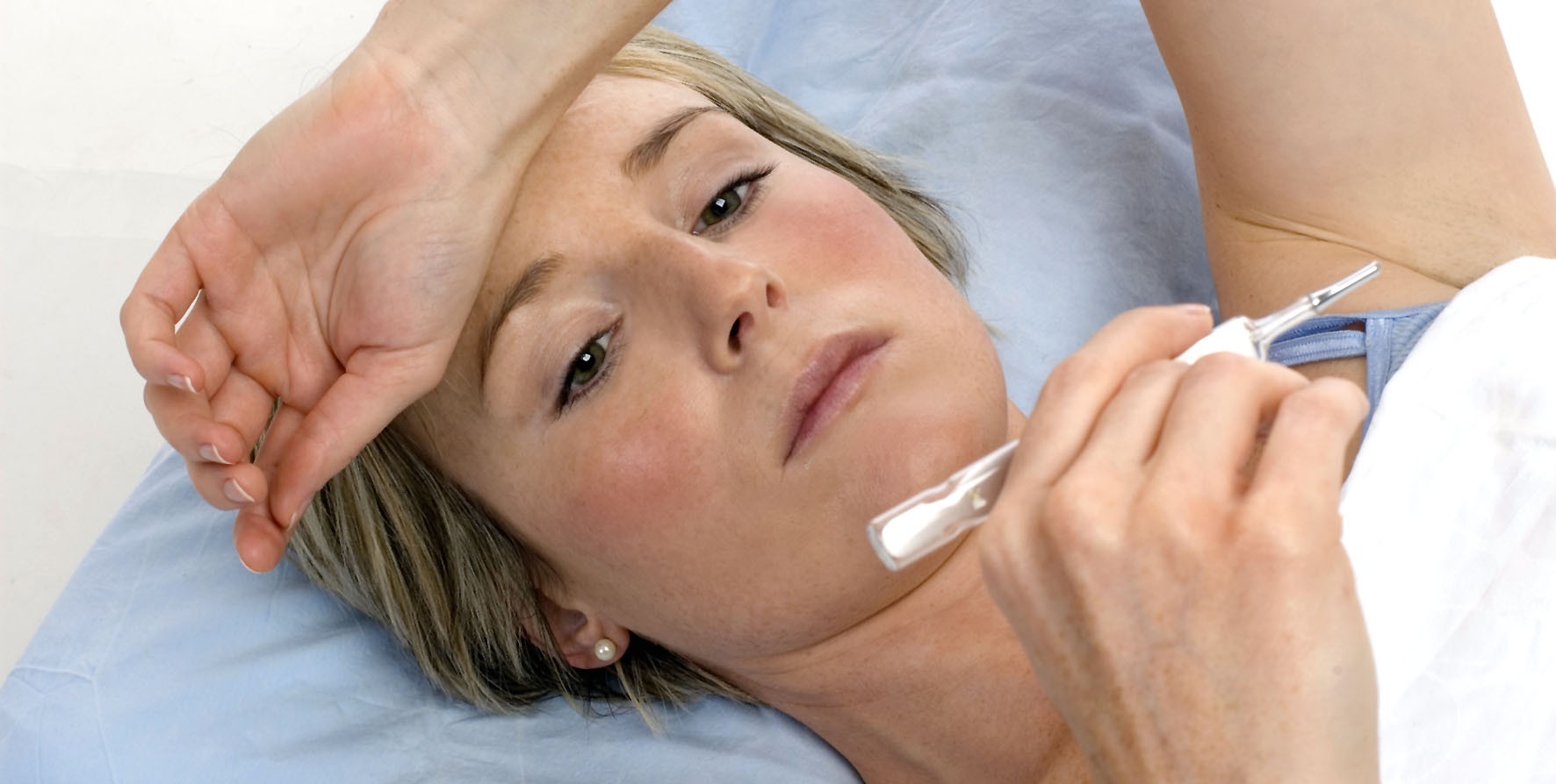 Воспаление лимфоузлов обычно сопровождается повышением температуры тела и общим недомоганием