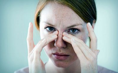 От чего сильно болит голова при движении