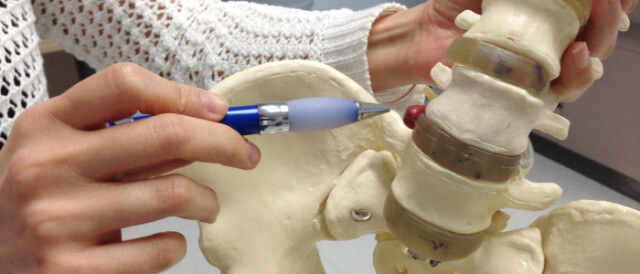 Синдром застежки: как распознать блок грудного отдела позвоночника Синдром застежки: как распознать блок грудного отдела позвоночника