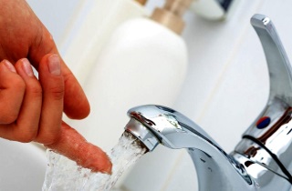 Если у вас хорошее здоровье, то можете смело открывать холодный кран Какой водой рекомендуется мыть голову